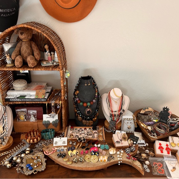 Unlisted Jewelry Item - Picture 5 of 5